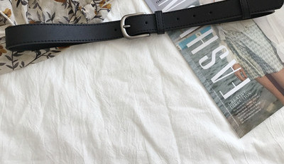 Moderan ženski kožni auto u crnoj boji