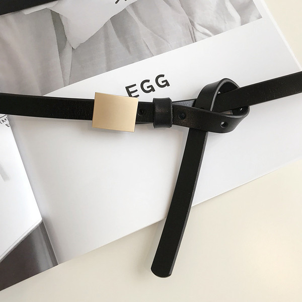 Moderan ženski remen od eko kože sa metalnom kopčom