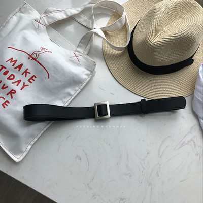 Ženski remen od eko kože sa četvrtastom metalnom kopčom