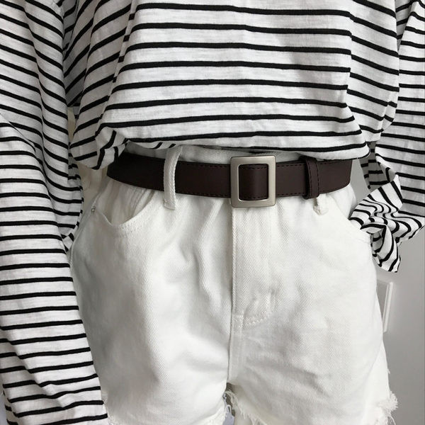 Ženski remen od eko kože sa četvrtastom metalnom kopčom