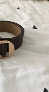 Cureaua de dama cu catarama rotunda