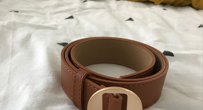 Cureaua de dama cu catarama rotunda