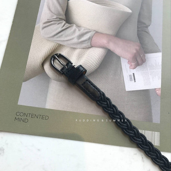 Curea subțire împletită cu cataramă