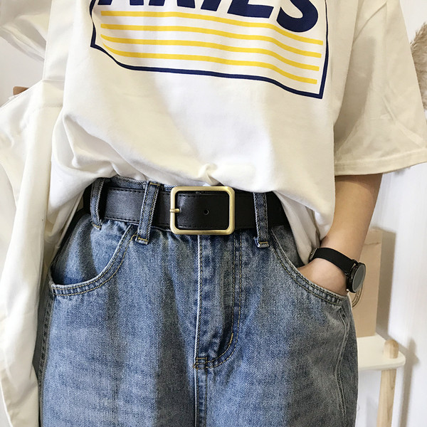 Ženski remen od eko kože u retro stilu sa pravokutnom kopčom