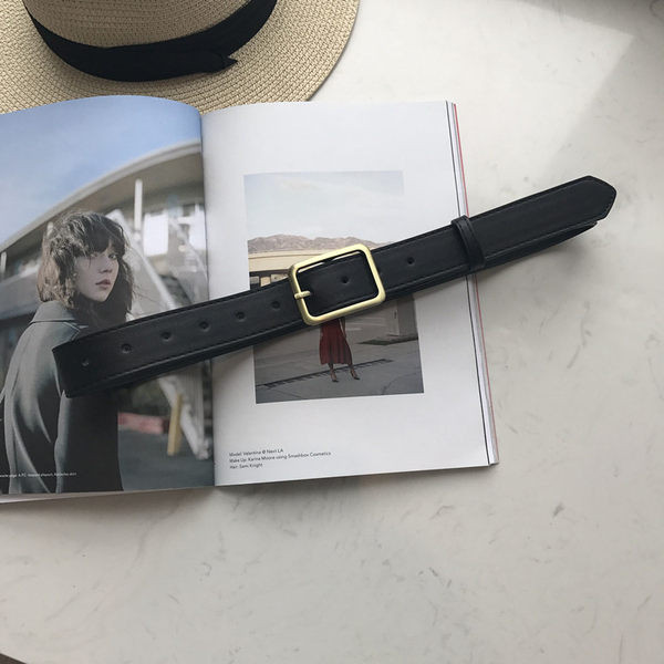 Ženski remen od eko kože u retro stilu sa pravokutnom kopčom