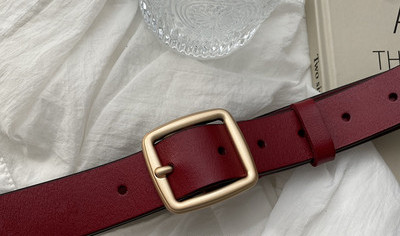 Cureaua de dama din piele cu catarama metalica