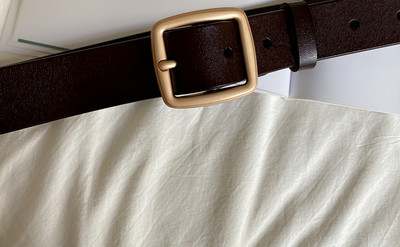 Cureaua de dama din piele cu catarama metalica