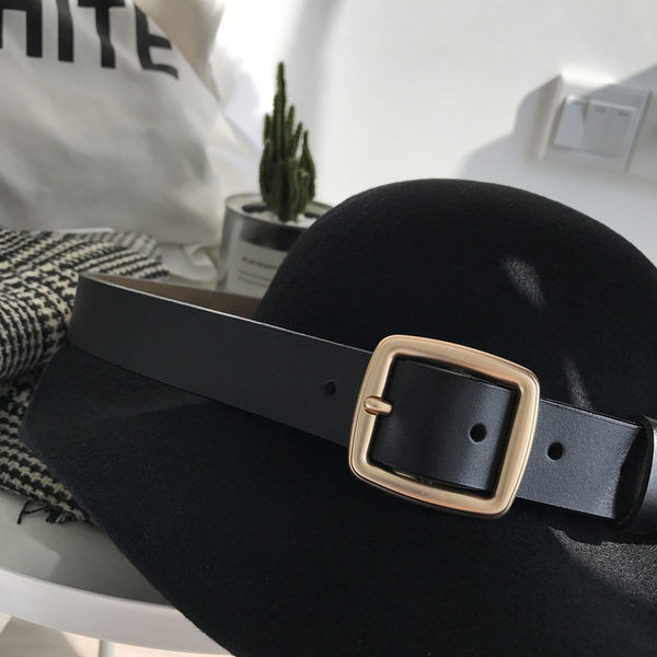 Cureaua de dama din piele cu catarama metalica