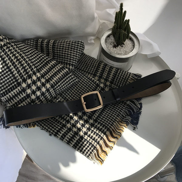 Cureaua de dama din piele cu catarama metalica