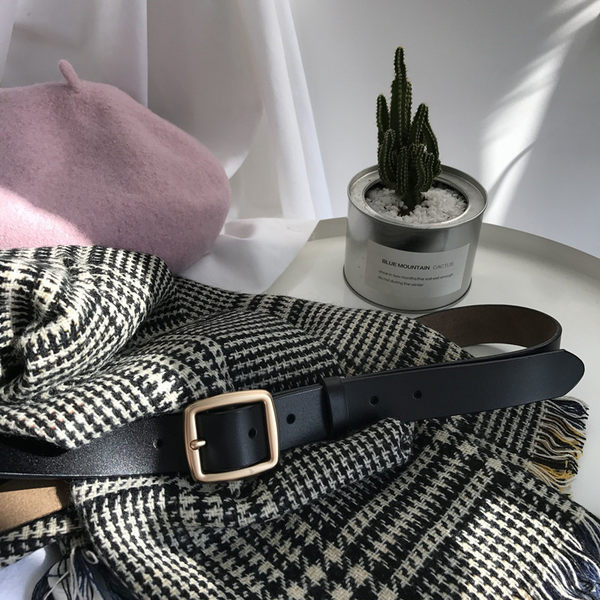 Cureaua de dama din piele cu catarama metalica