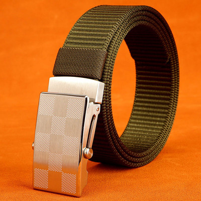 Cureaua de barbati textila cu catarama metalica dreptunghiulara