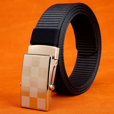 Cureaua de barbati textila cu catarama metalica dreptunghiulara