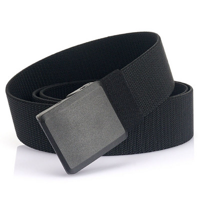 O cola modernă pentru bărbați din material textil cu cataramă metalică