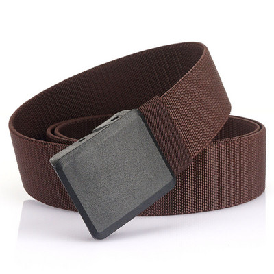 O cola modernă pentru bărbați din material textil cu cataramă metalică