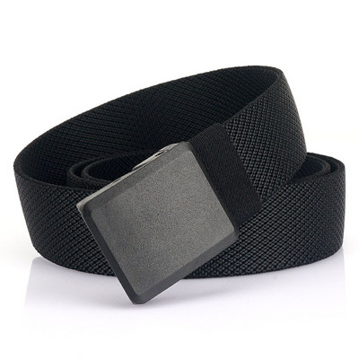 O cola modernă pentru bărbați din material textil cu cataramă metalică