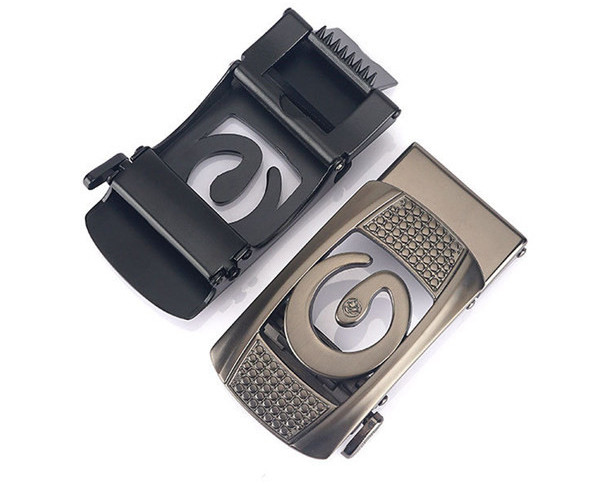 Férfi öv téglalap alakú fém csattal