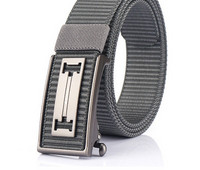 Cureaua casual pentru barbati cu catarama metalica