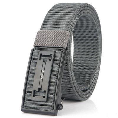 Cureaua casual pentru barbati cu catarama metalica