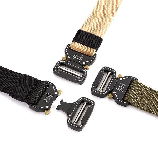 Curea textilă bărbătească cu inscripție și închizătoare metalică