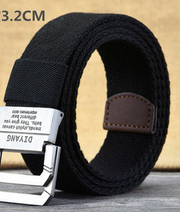 Curea bărbătească din pânză în dungi cu cataramă metalică