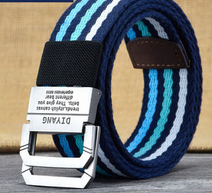 Curea bărbătească din pânză în dungi cu cataramă metalică