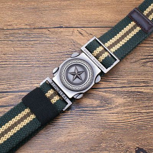 Μοντέρνα ανδρική υφασμάτινη ζώνη με μεταλλικό κούμπωμα και διακόσμηση με αστέρι