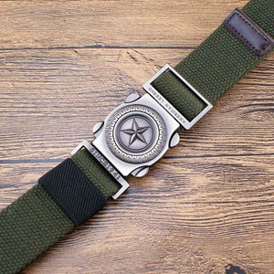 Μοντέρνα ανδρική υφασμάτινη ζώνη με μεταλλικό κούμπωμα και διακόσμηση με αστέρι