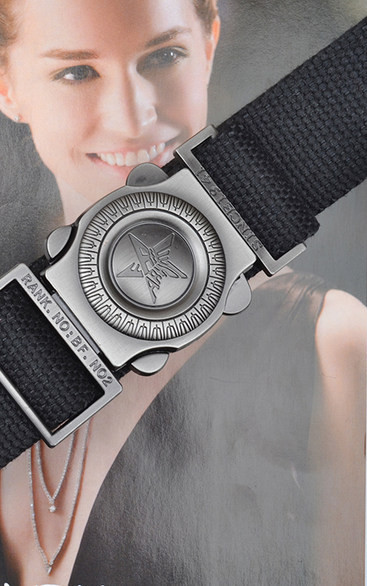 Μοντέρνα ανδρική υφασμάτινη ζώνη με μεταλλικό κούμπωμα και διακόσμηση με αστέρι