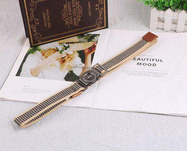 Μοντέρνα ανδρική υφασμάτινη ζώνη με μεταλλικό κούμπωμα και διακόσμηση με αστέρι