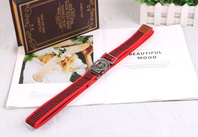 Μοντέρνα ανδρική υφασμάτινη ζώνη με μεταλλικό κούμπωμα και διακόσμηση με αστέρι