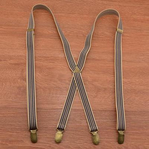 Rugalmas anyagból készült textil harisnyatartó és fém klipsz