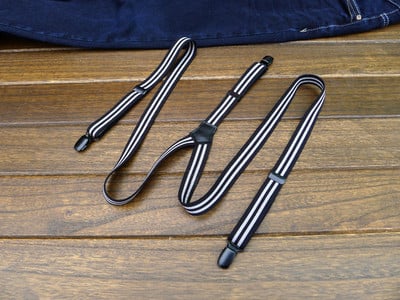 Rugalmas anyagból készült textil harisnyatartó és fém klipsz