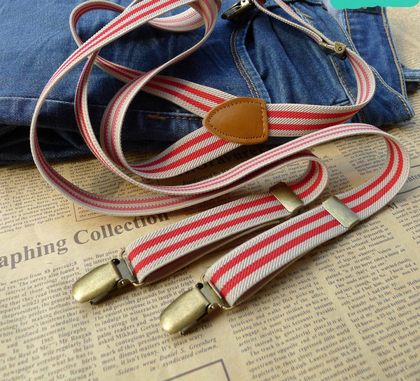 Rugalmas anyagból készült textil harisnyatartó és fém klipsz