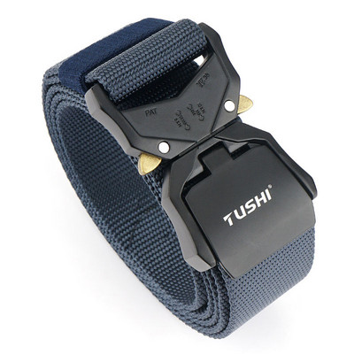 Curea modernă pentru bărbați cu cataramă metalică și inscripție