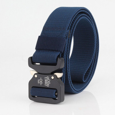 Cureaua de barbati sport-casual cu catarama metalica