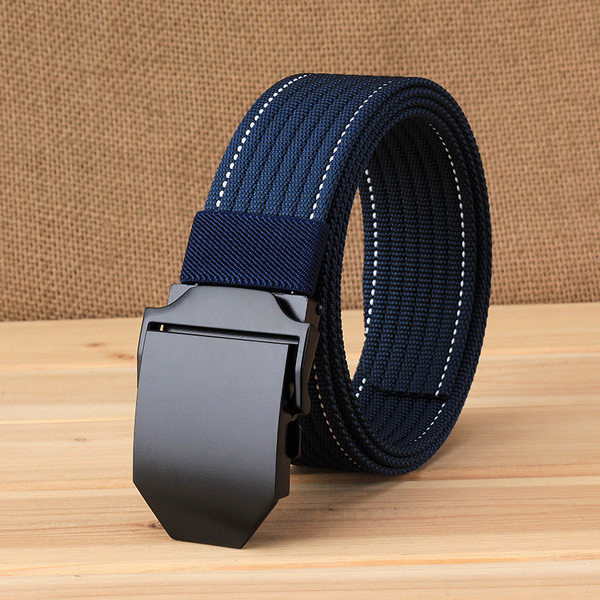 Drobinis vyriškas diržas su sagtimi