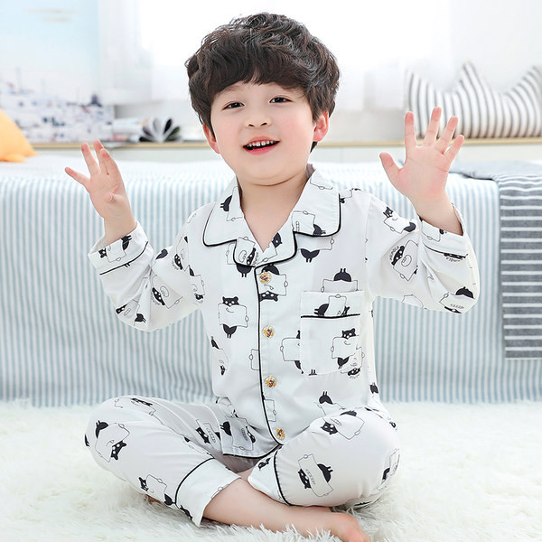 Dječja pidžama za dječake iz dva dijela - gornji na gumbe i donji dio