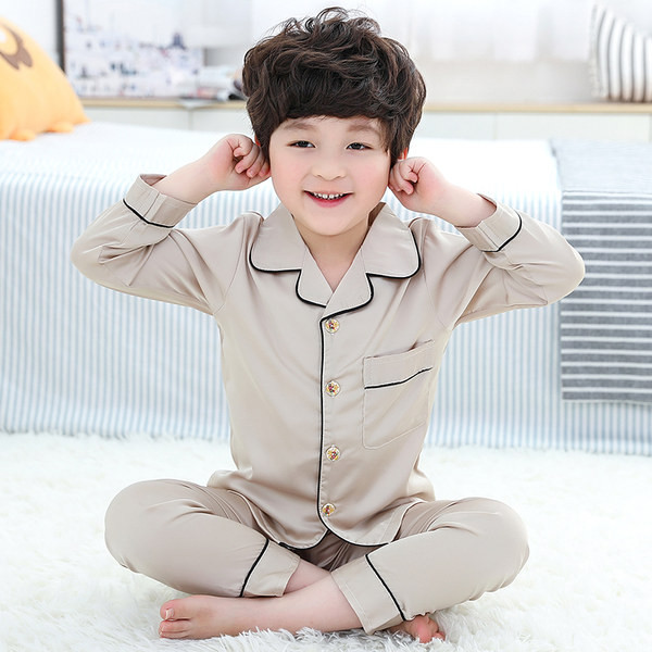 Dječja pidžama za dječake iz dva dijela - gornji na gumbe i donji dio