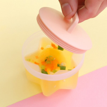 Νέα 4 τμχ Practical Cute Egg Boiler Plastic Egg Poacher Set Κουζίνα Egg Cooker Tools Φόρμα φόρμας αυγών με καπάκι Βούρτσα Pancake Maker
