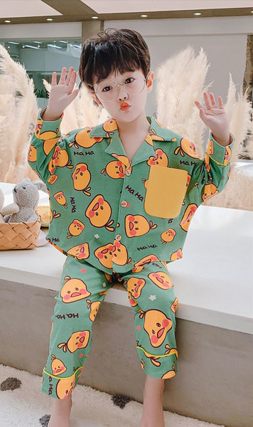 Dvodijelna pidžama za dječake s različitim printom i gumbima