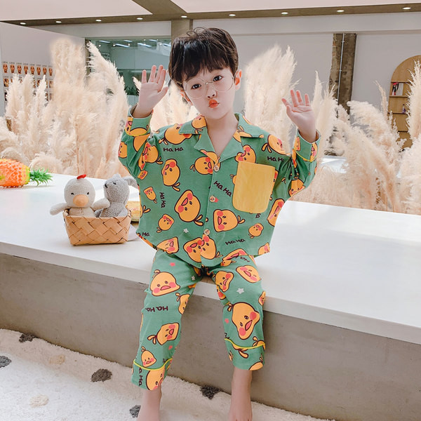 Dvodijelna pidžama za dječake s različitim printom i gumbima