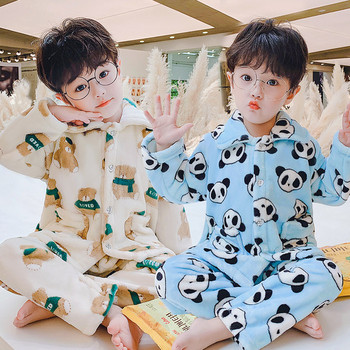Детска пижама от две части с различен принт и копчета за момчета