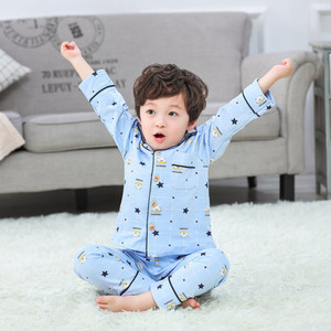 Dječja pidžama s različitim printom za dječake