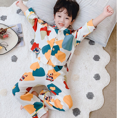 Dječja pidžama s različitim printom za dječake