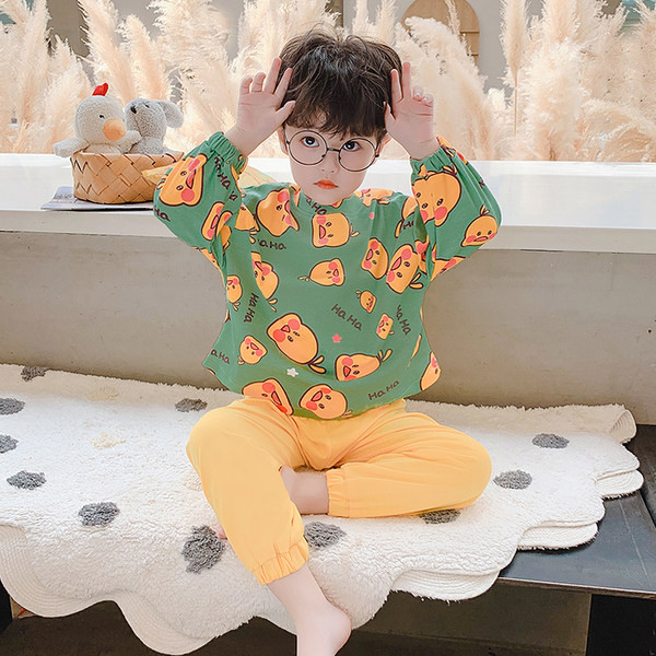 Dječja pidžama s različitim printom za dječake