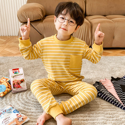 Dječja prugasta dvodijelna pidžama za dječake