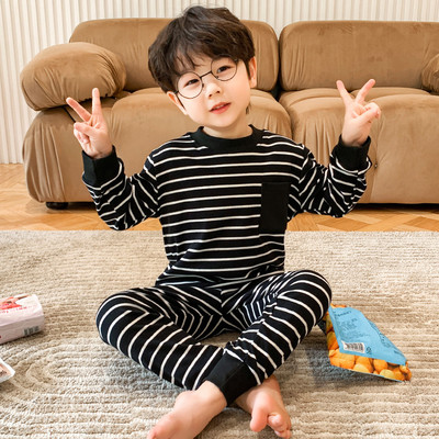 Dječja prugasta dvodijelna pidžama za dječake