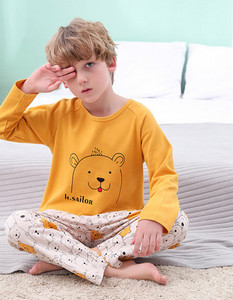 Detské dvojdielne pyžamo pre chlapcov s oválnym výstrihom