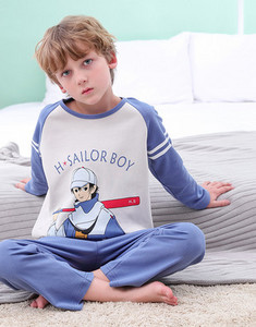 Detské dvojdielne pyžamo pre chlapcov s oválnym výstrihom