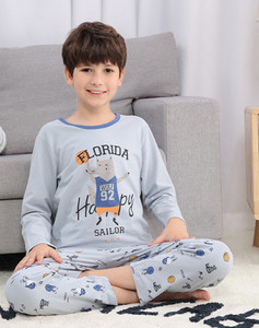 Detské dvojdielne pyžamo pre chlapcov s oválnym výstrihom